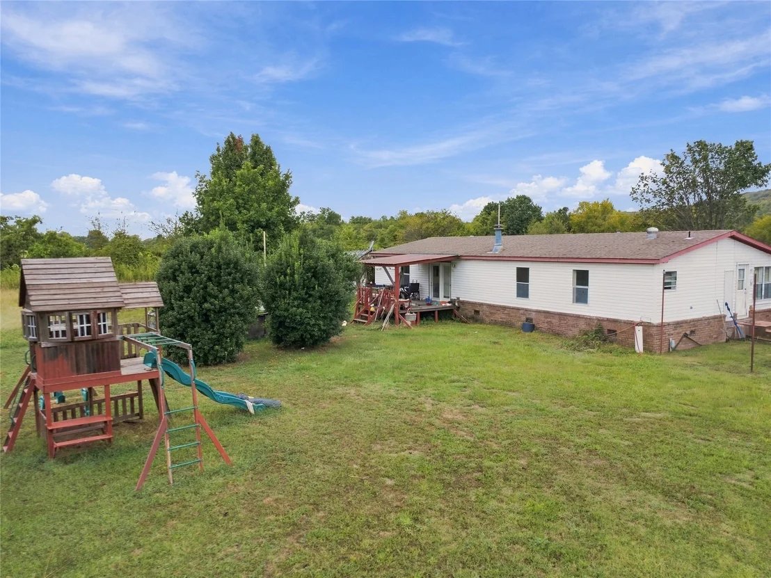 Photo of 394107 E 1150 Road