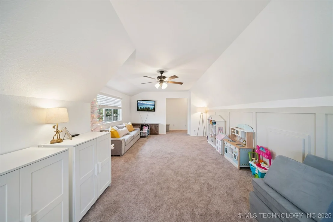 Photo of 305 N Forest Ridge Boulevard