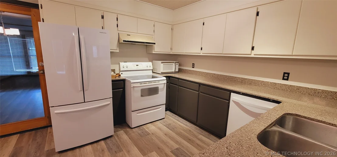 Photo of 417377 Bridgeport Road