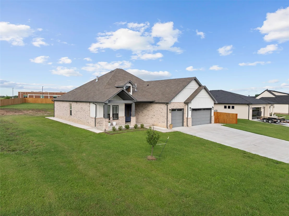 Photo of 714 Prairie View Road