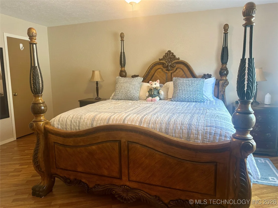 Photo of 1372 Warren Road