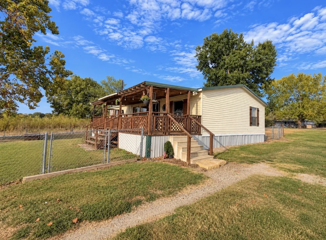 Photo of 10549 W Perry Road