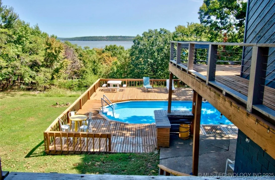 Photo of 1048 Robin Hood Road