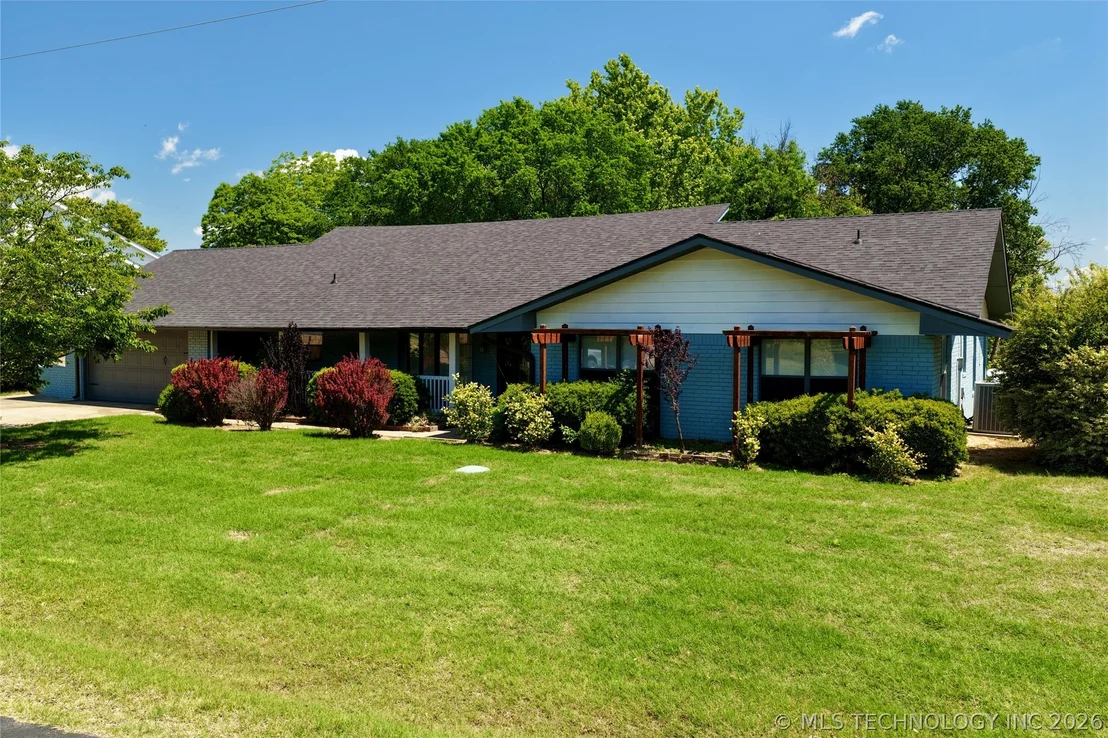 Photo of 105 Lakeview Drive