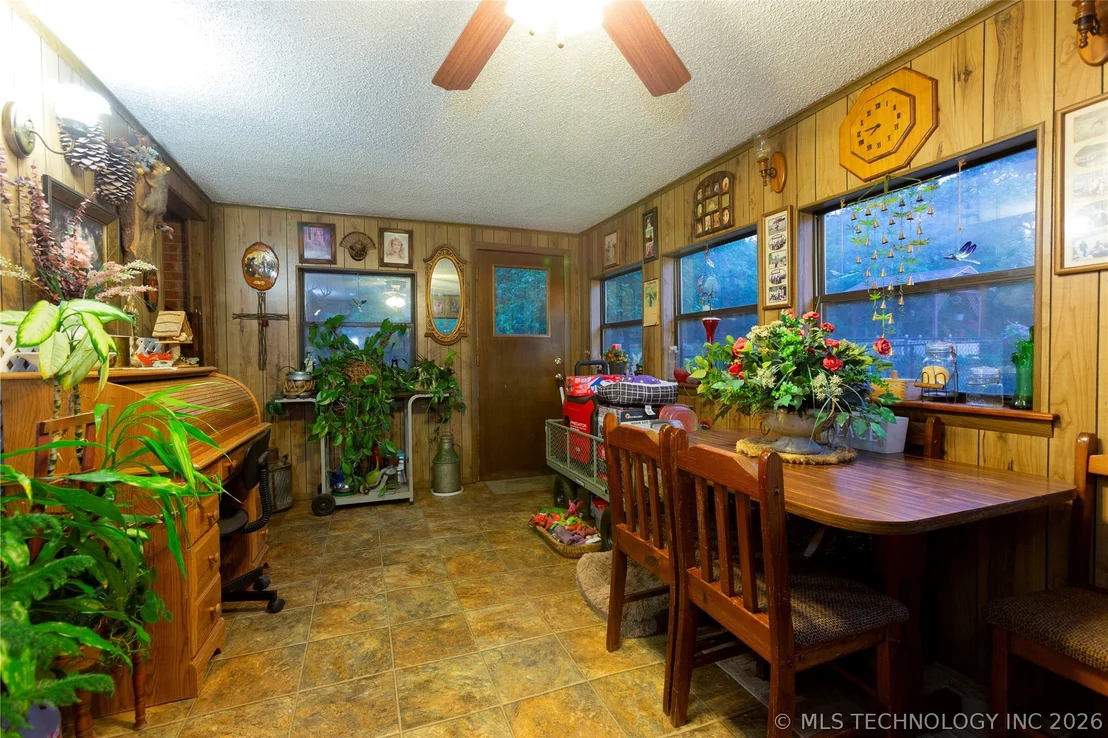 Photo of 105 W Mockingbird Lane