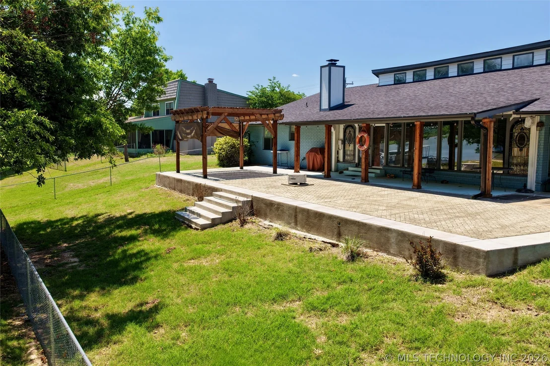 Photo of 105 Lakeview Drive