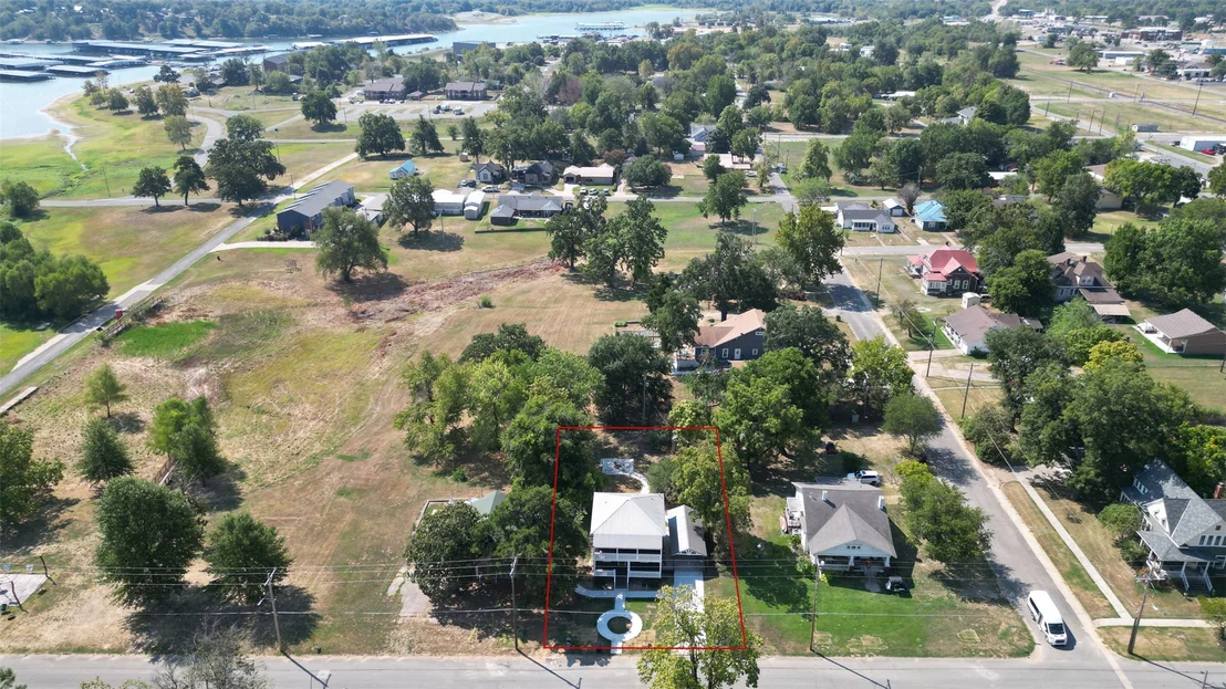 Photo of 206 Broadway Avenue