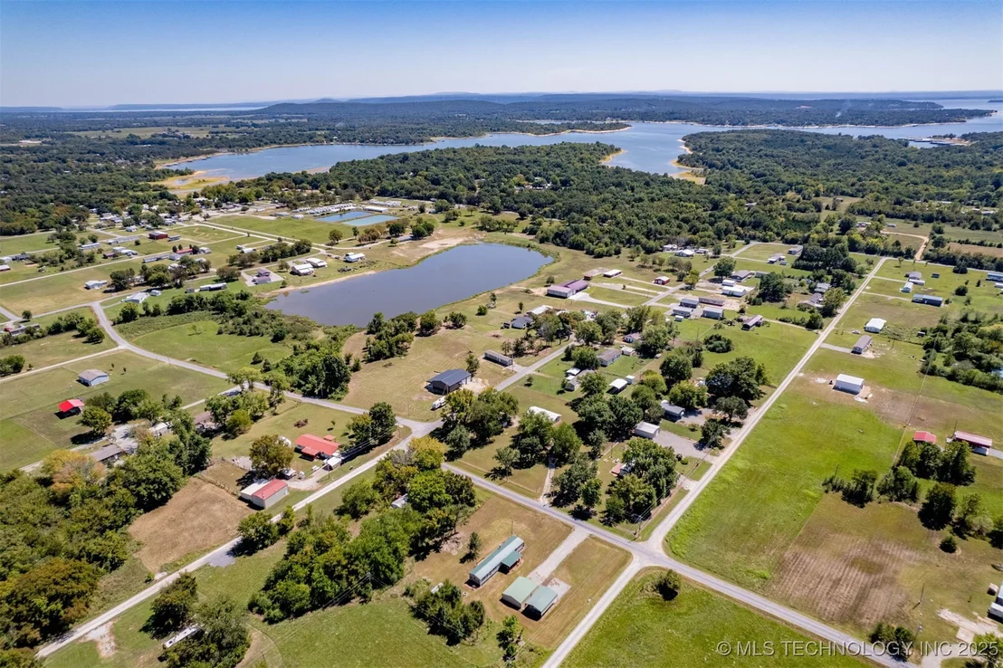 Photo of 420229 E 1144 Road