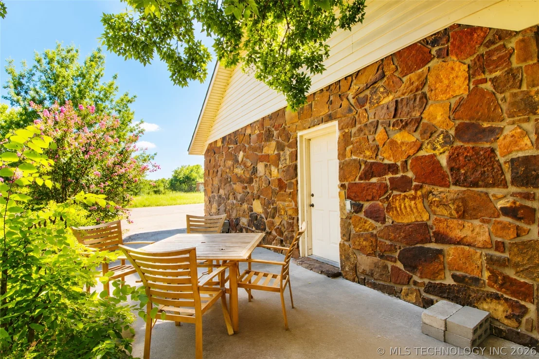 Photo of 15895 Briar Road