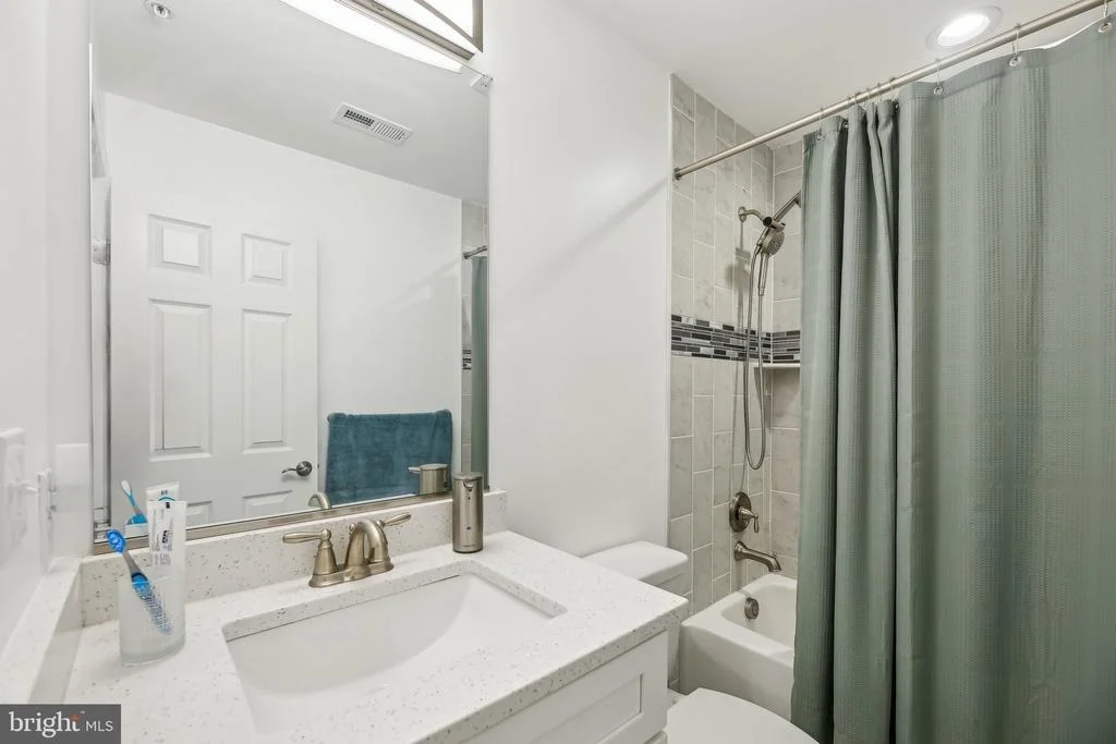 Photo of 4202 LOUISA AVENUE