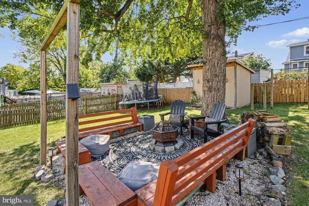 Photo of 2811 PINEWOOD AVENUE