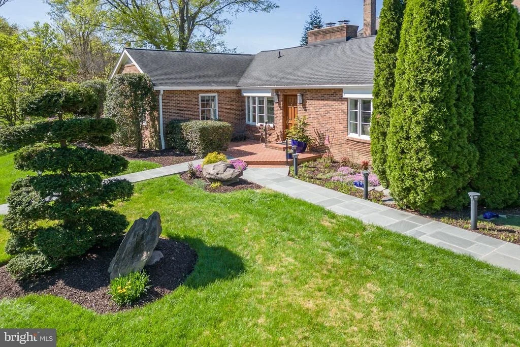 Photo of 9352 MOUNT VERNON CIRCLE