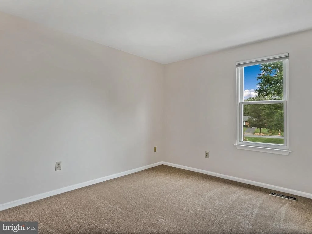 Photo of 18712 ROLLING ACRES WAY