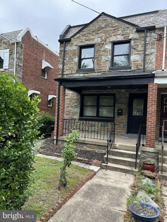 Photo of 928 PERRY PLACE NE