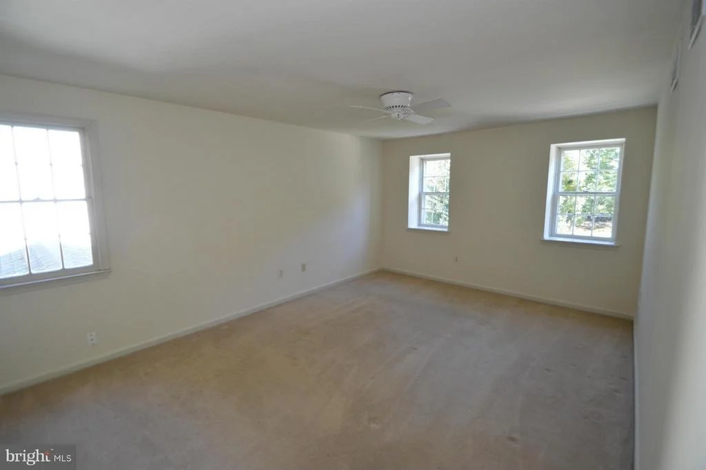 Photo of 8014 DIVING CLIFF LANE