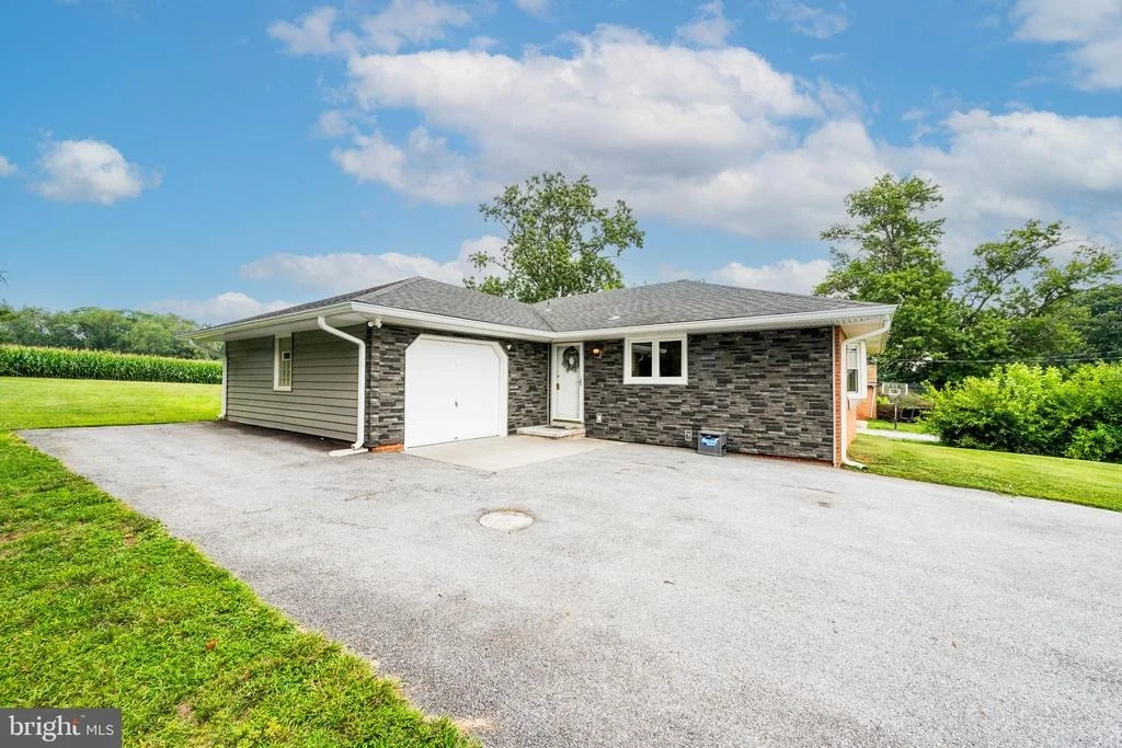 Photo of 4090 BOTELER ROAD