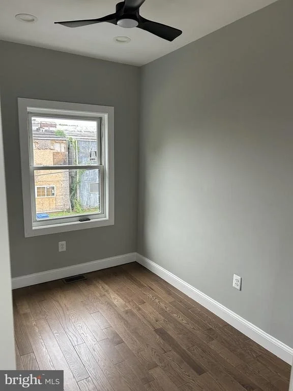 Photo of 928 PERRY PLACE NE