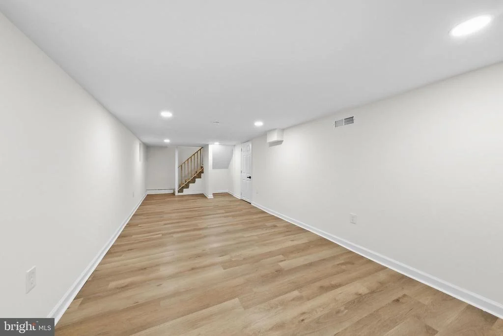Photo of 865 N READ AVENUE