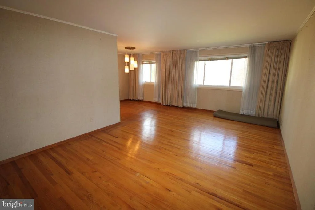 Photo of 1222 DOWNS DRIVE