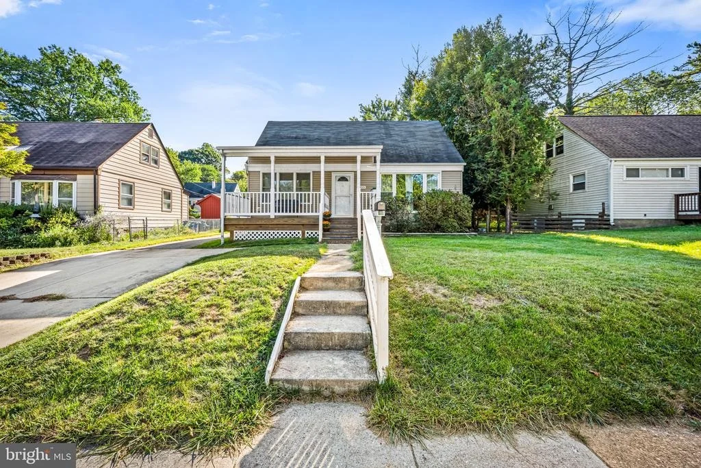 Photo of 825 CLIFFEDGE ROAD