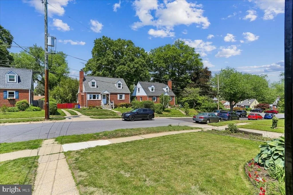 Photo of 1504 CREST ROAD
