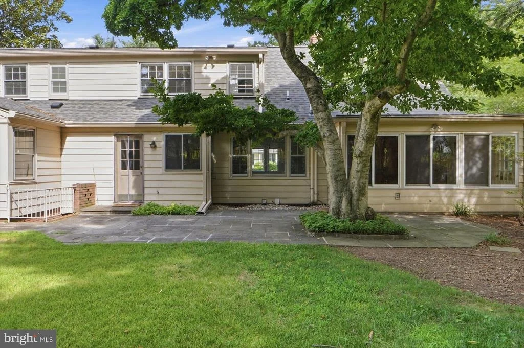 Photo of 5910 OVERLEA ROAD