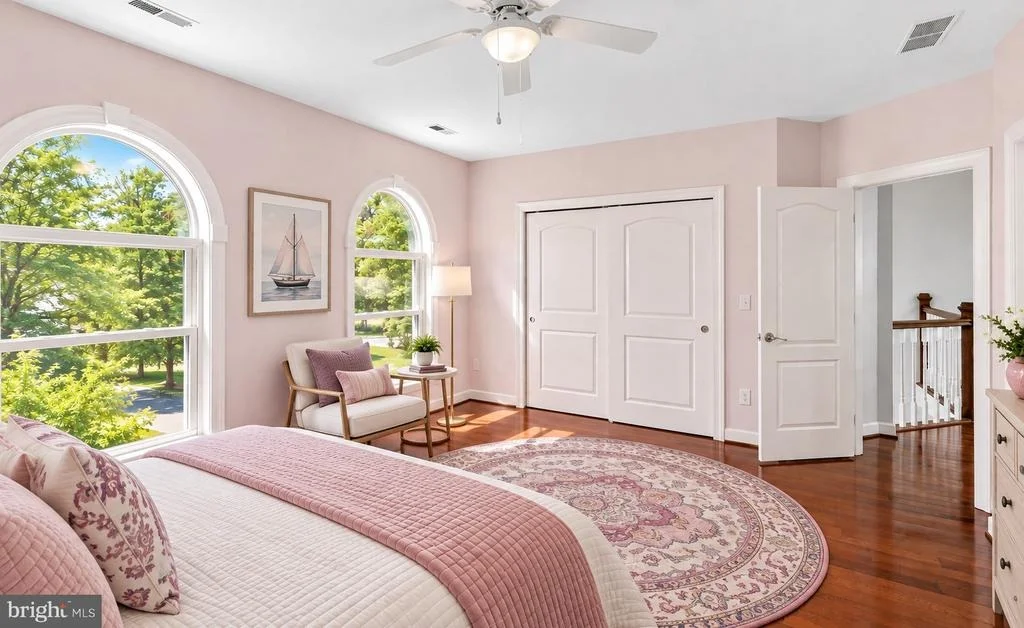 Photo of 575 LAUREL ROAD