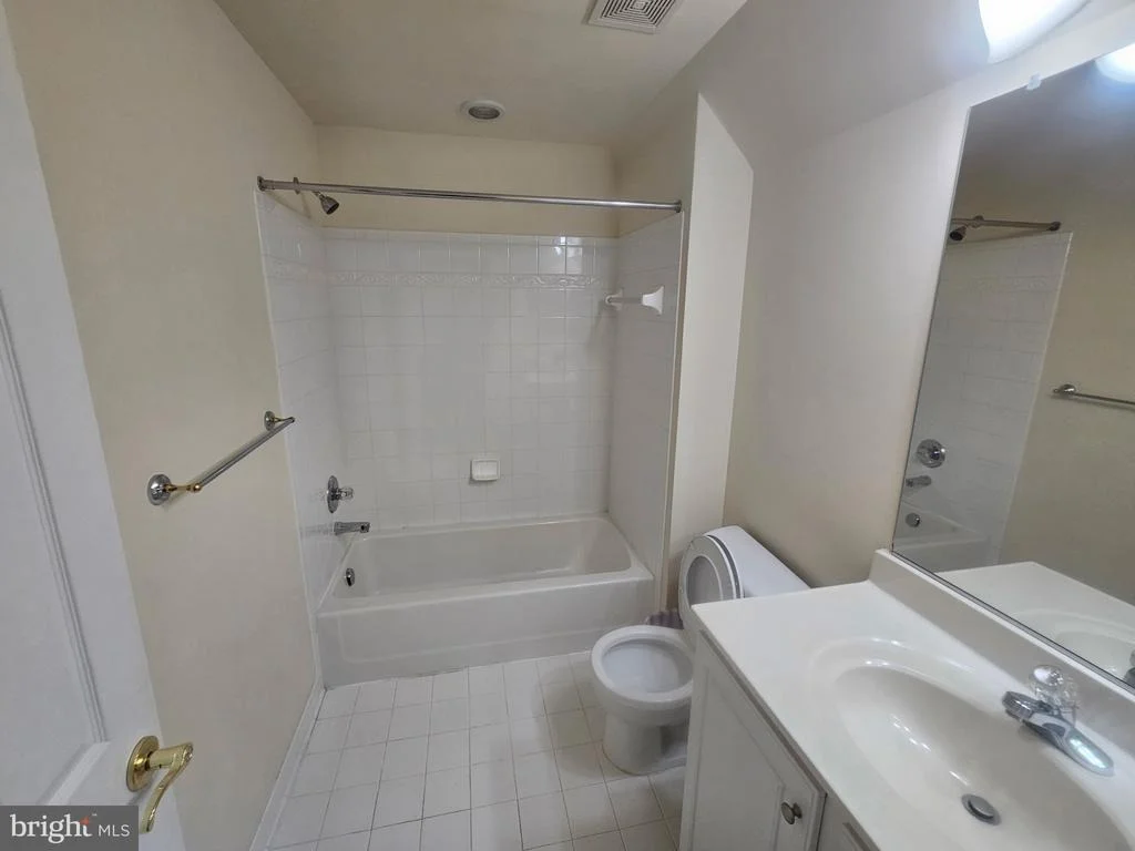 Photo of 44121 RIVERPOINT DRIVE