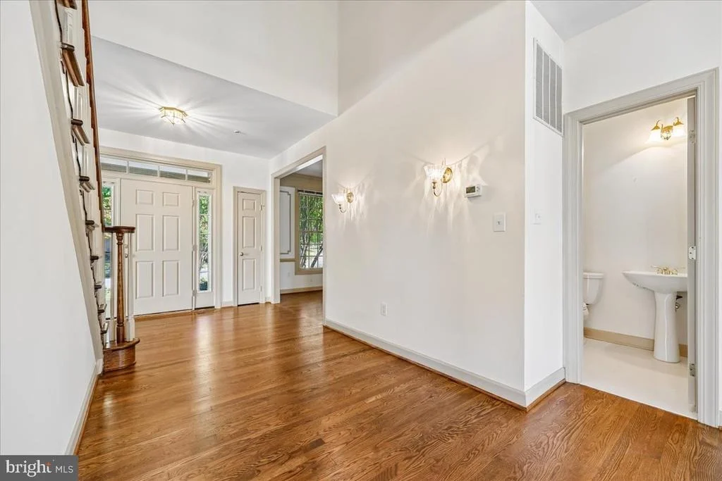 Photo of 21400 MANOR VIEW CIRCLE