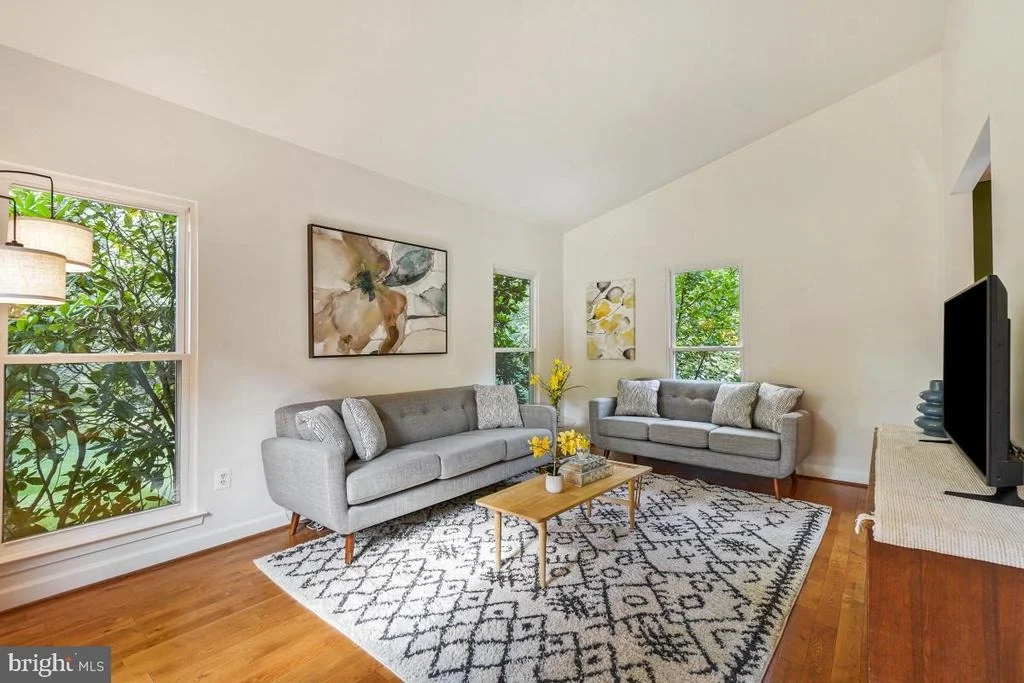 Photo of 14652 WOONSOCKETT DRIVE