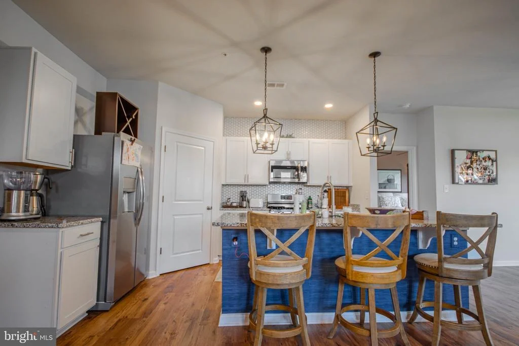 Photo of 406 TWIN CREEKS DRIVE