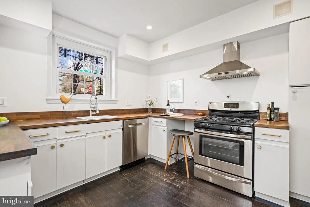 Photo of 1698 32ND STREET NW