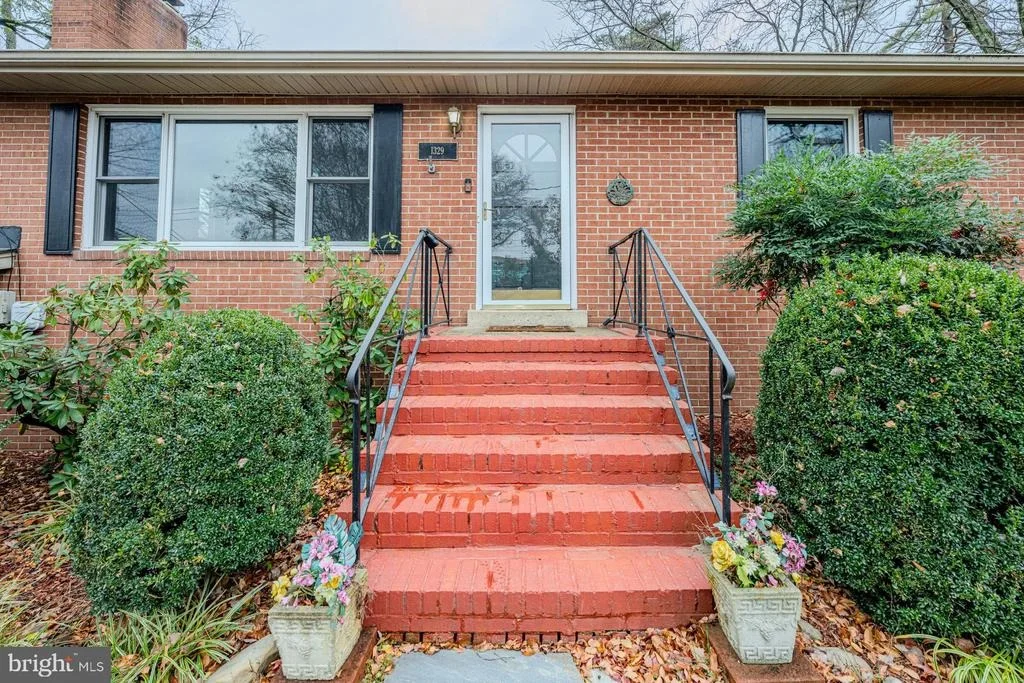 Photo of 1329 DEVILS REACH ROAD