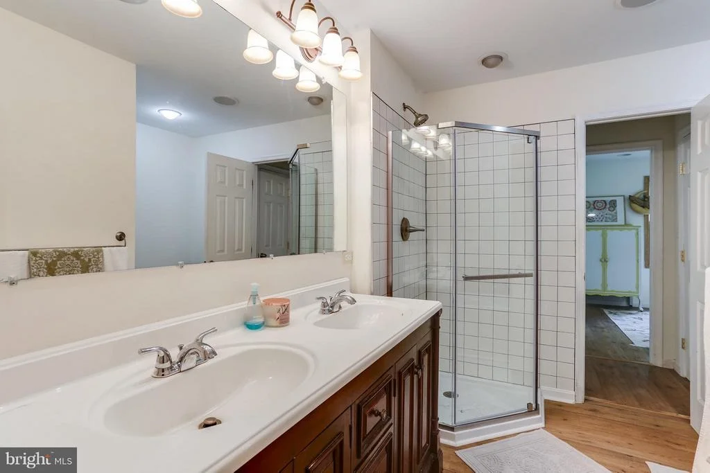 Photo of 828 WARREN ROAD