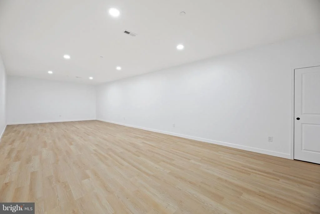 Photo of 8325 GROVE ANGLE ROAD