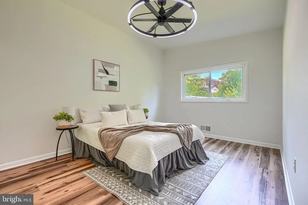 Photo of 6821 BARNETT ROAD