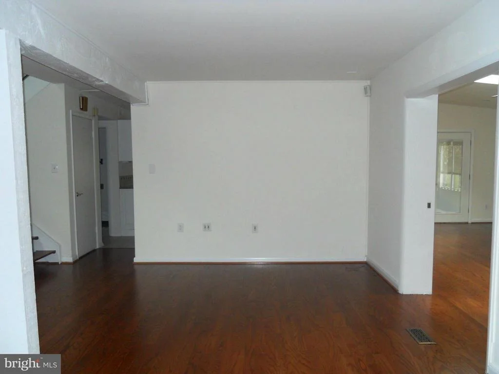Photo of 18924 LINDENHOUSE ROAD