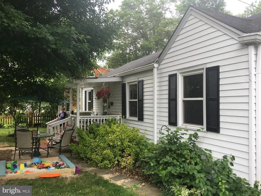 Photo of 2517 MASON STREET