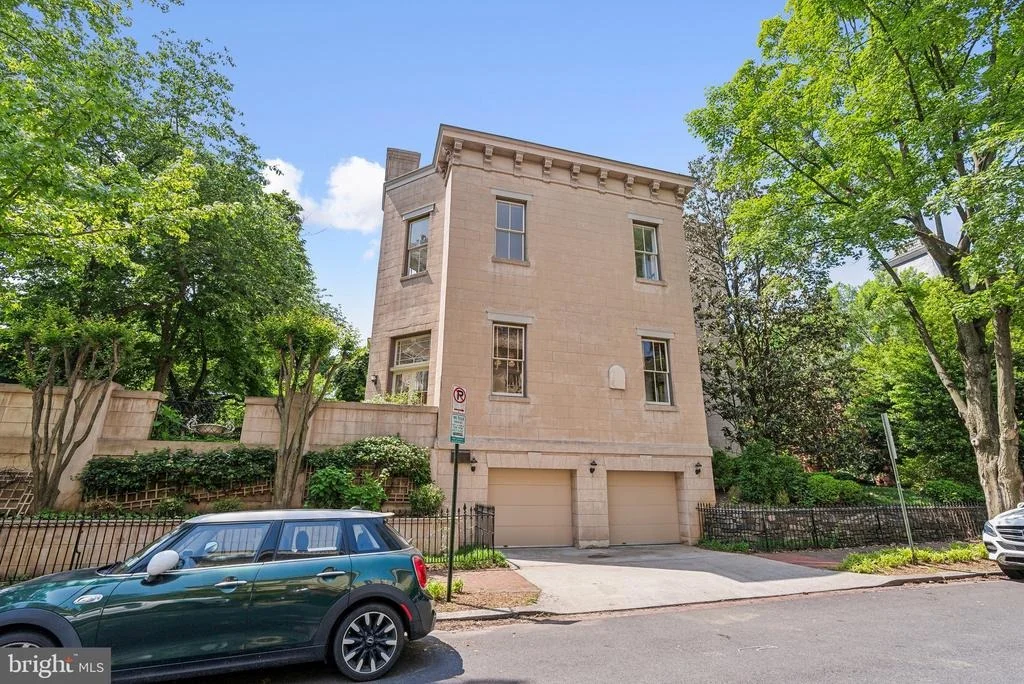 Photo of 1527 35TH STREET NW