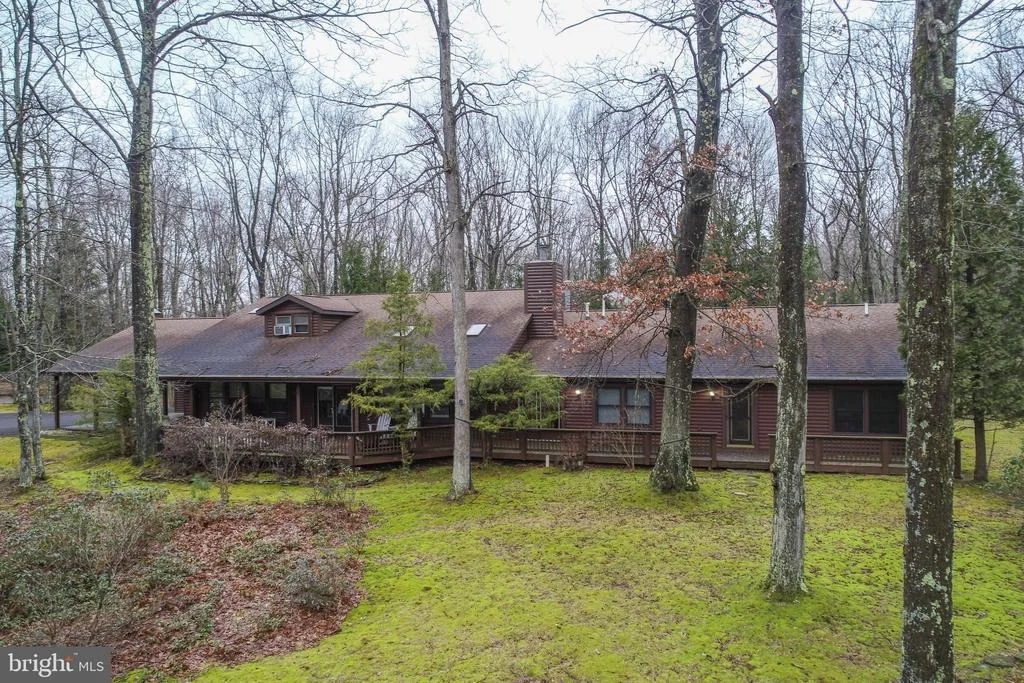 Photo of 526 GLEANINGS DRIVE