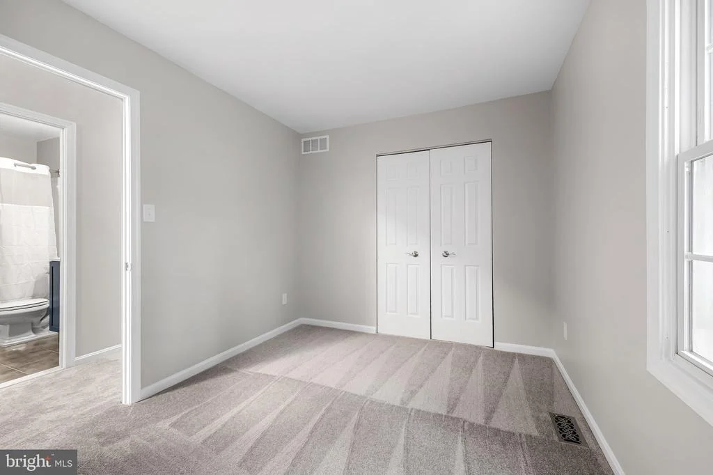 Photo of 427 YORKSHIRE DRIVE