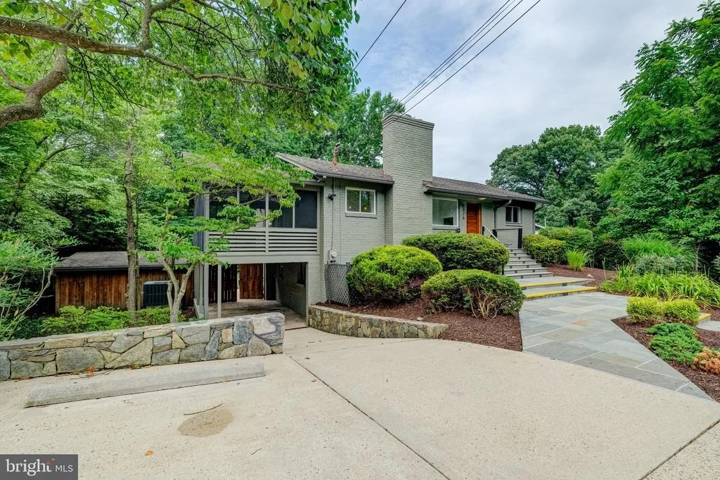 Photo of 7016 RIVER ROAD