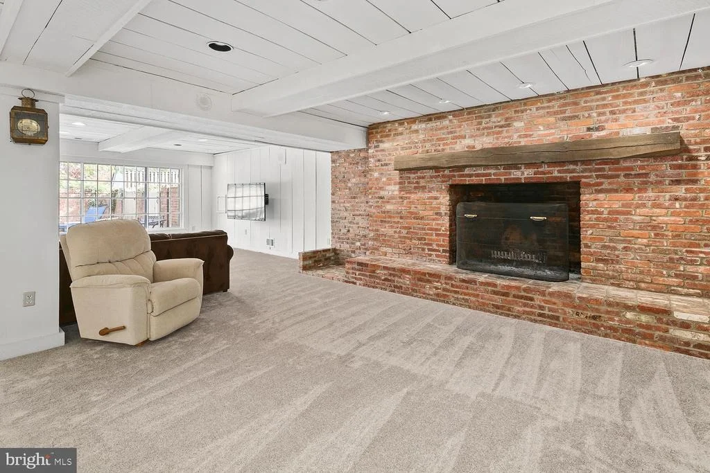 Photo of 1613 FOREST LANE