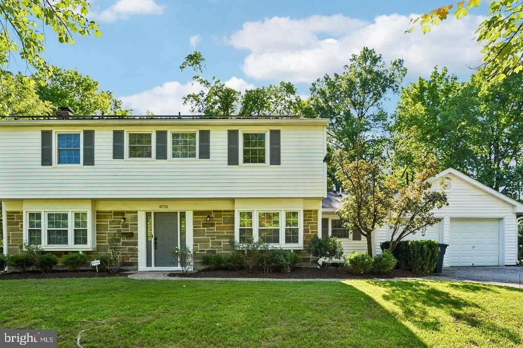 Photo of 8715 CRESTMONT LANE