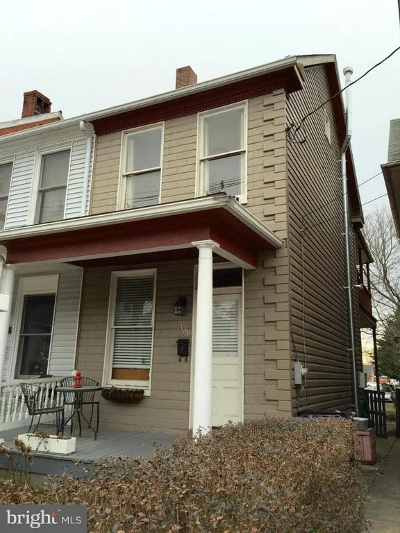 Photo of 306 3RD STREET E