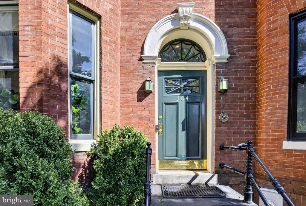 Photo of 304 A STREET SE