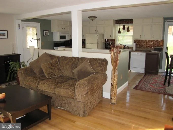 Photo of 27 E STREET E