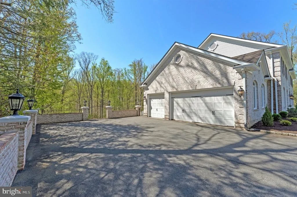 Photo of 8611 BROOK ROAD