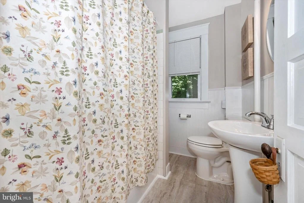 Photo of 323 W 7TH STREET