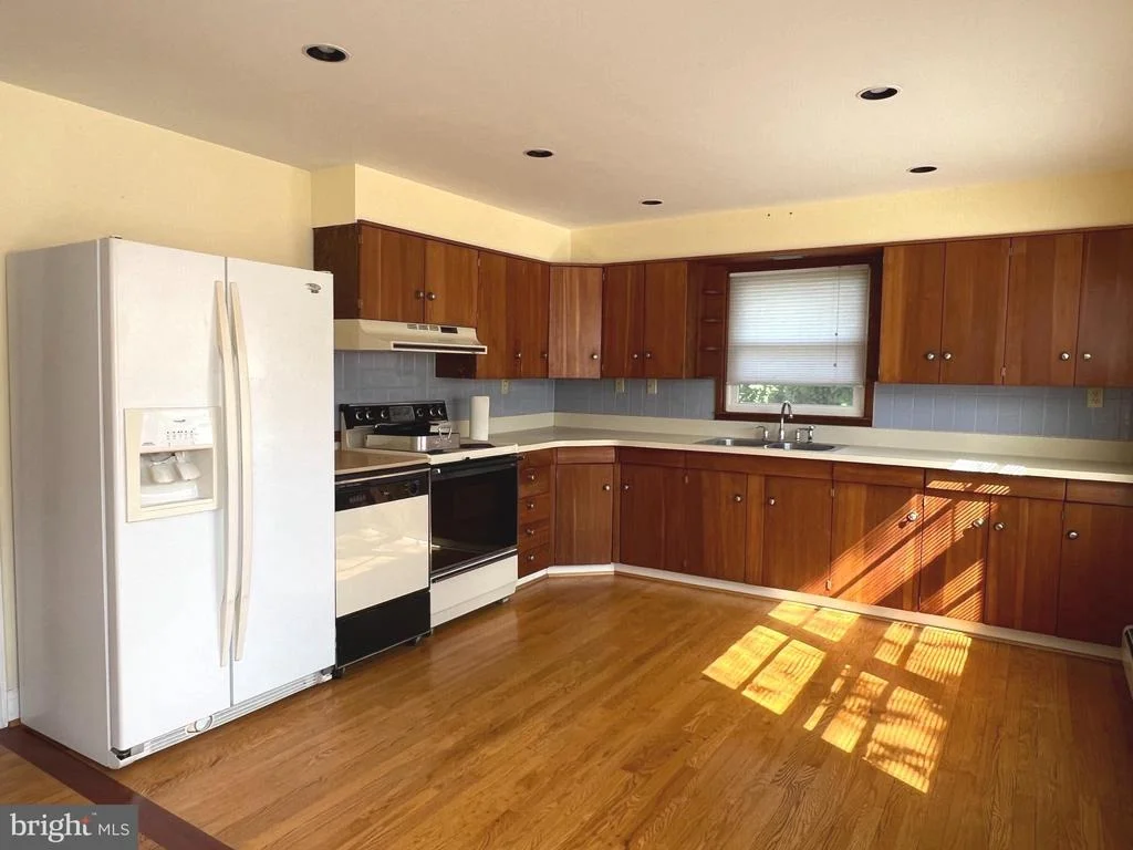Photo of 102 OAK DRIVE